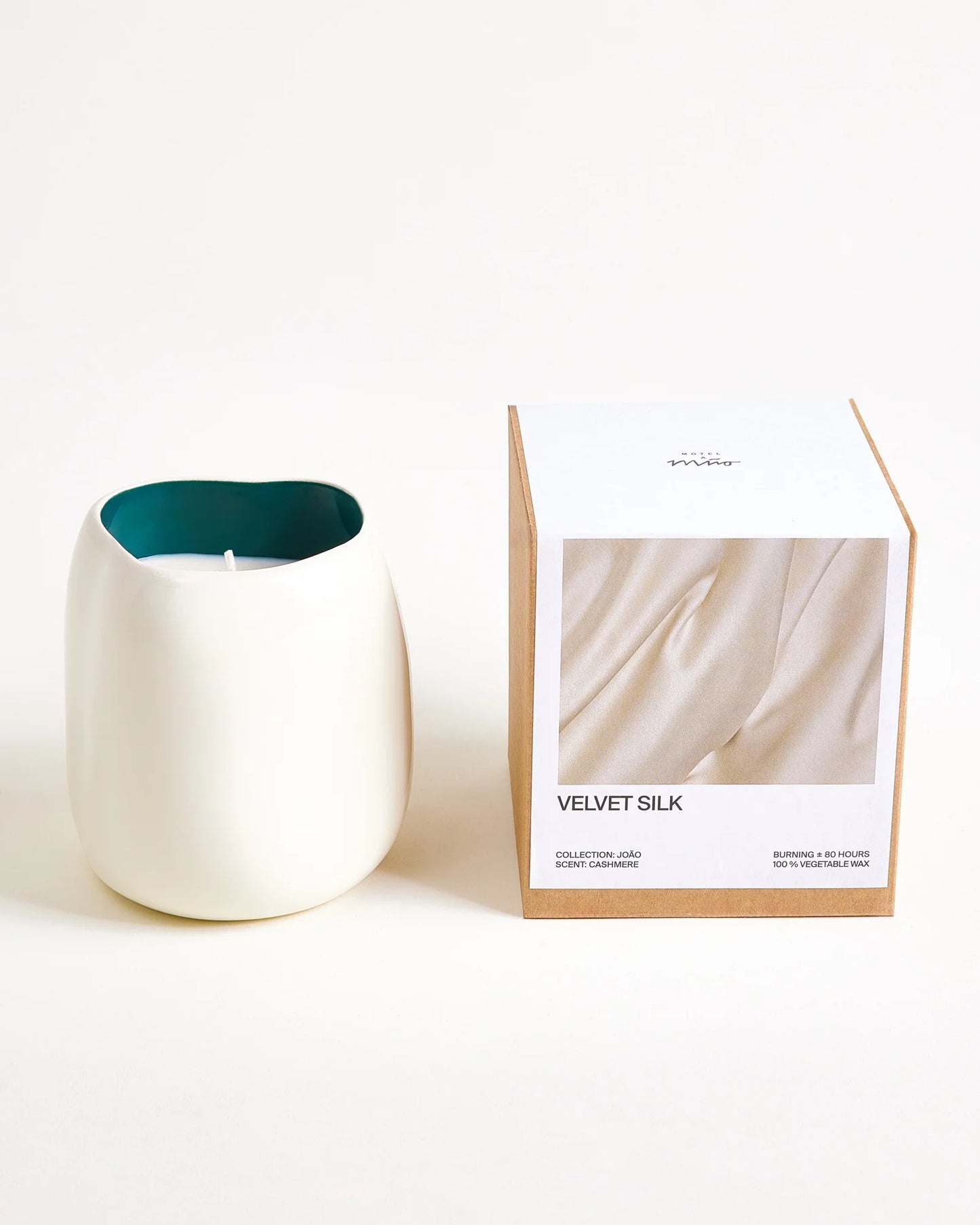 João - scented candle "Velvet Silk" sand dark green