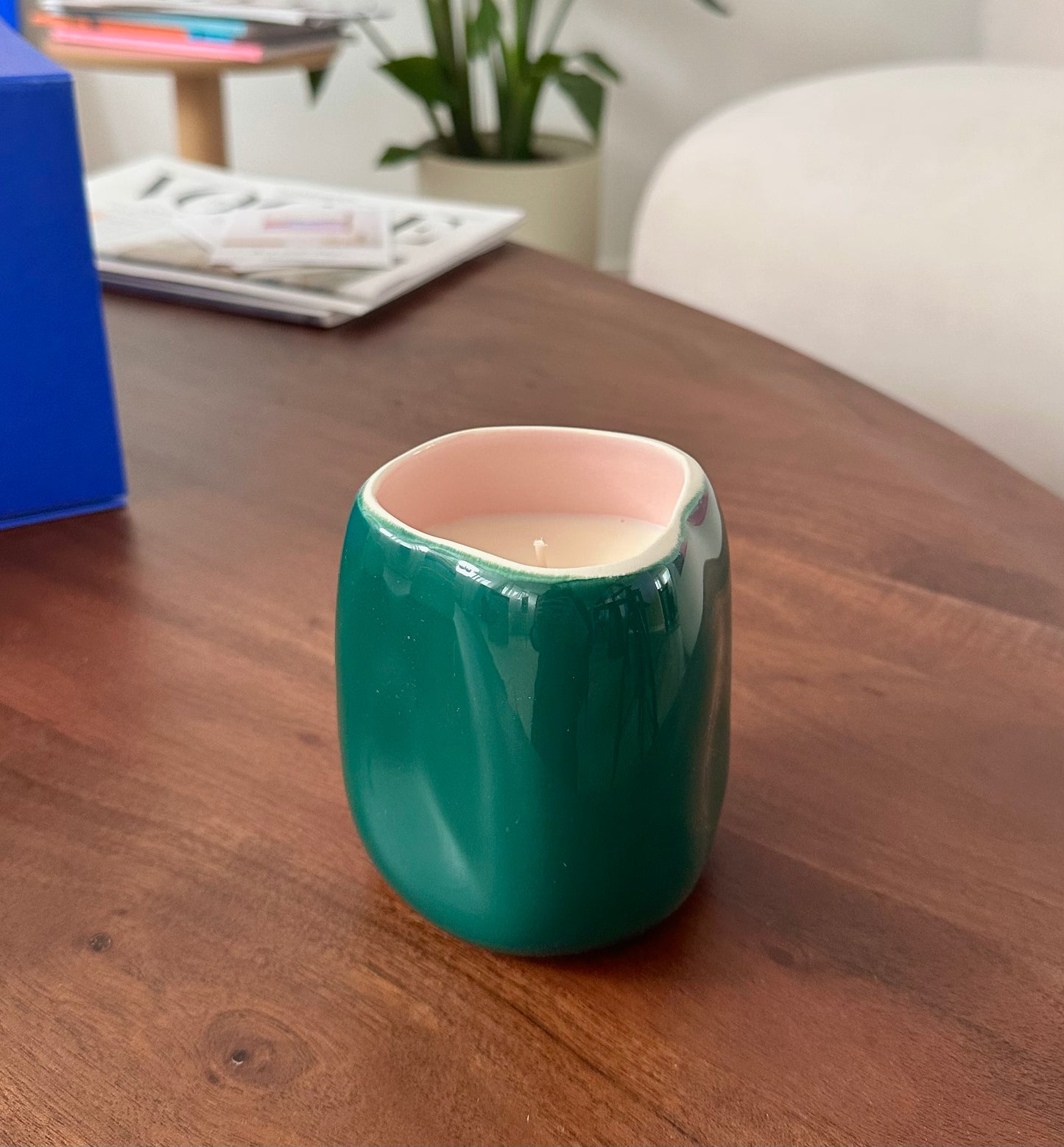 João - scented candle "Cedar Glow" dark green rose